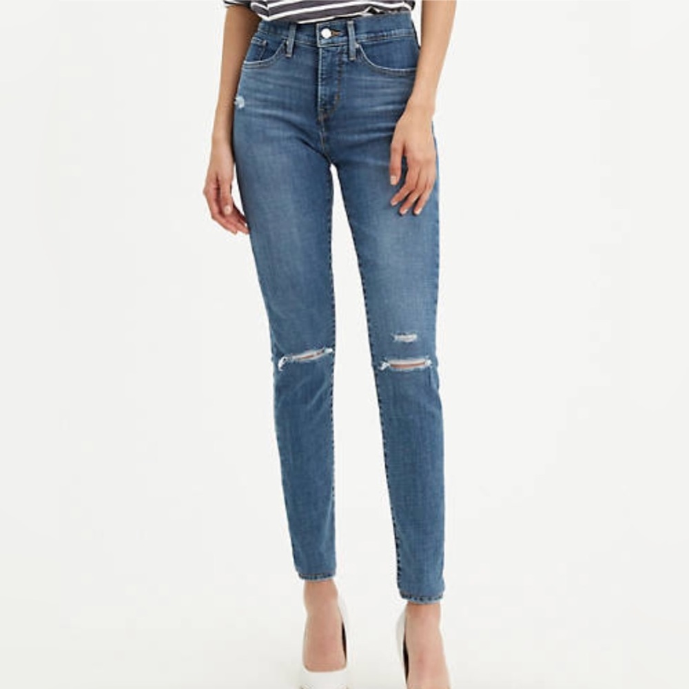 Levi’s shaping skinny size 29 denim jean. Great condition barely worn.